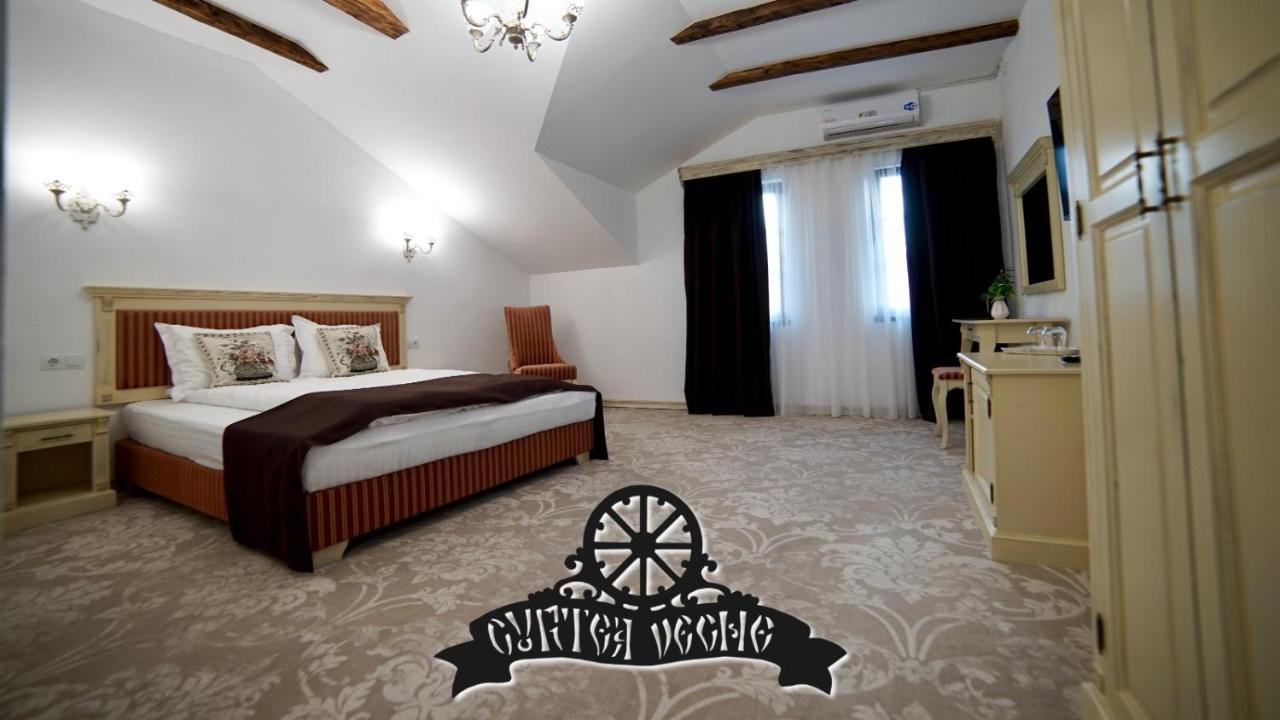 Hotel Curtea Veche Hunedoara Exterior foto
