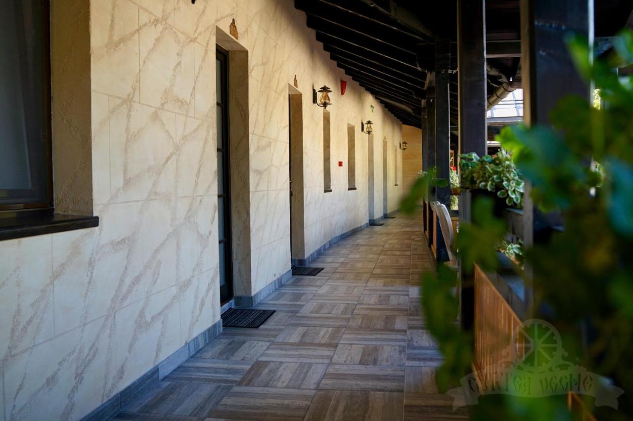 Hotel Curtea Veche Hunedoara Exterior foto
