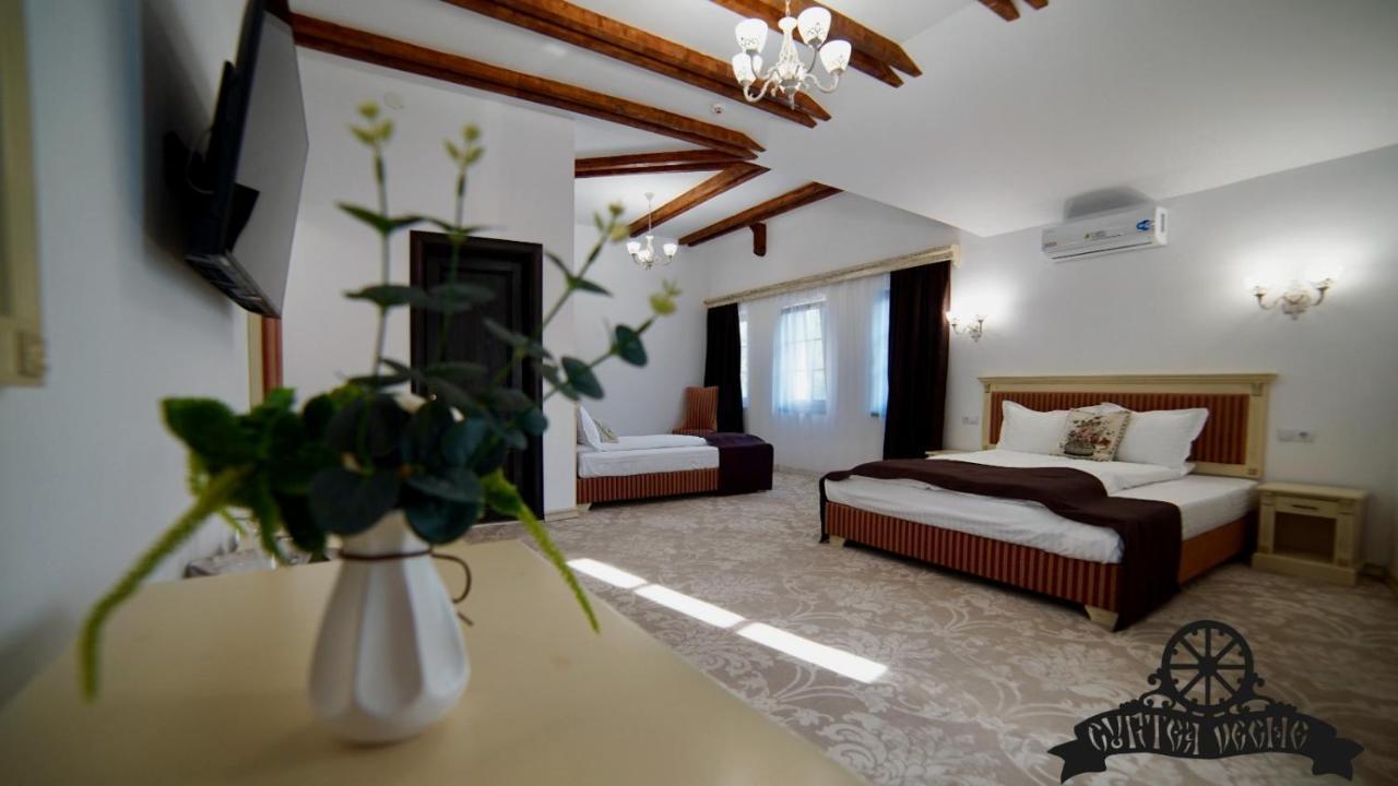 Hotel Curtea Veche Hunedoara Exterior foto